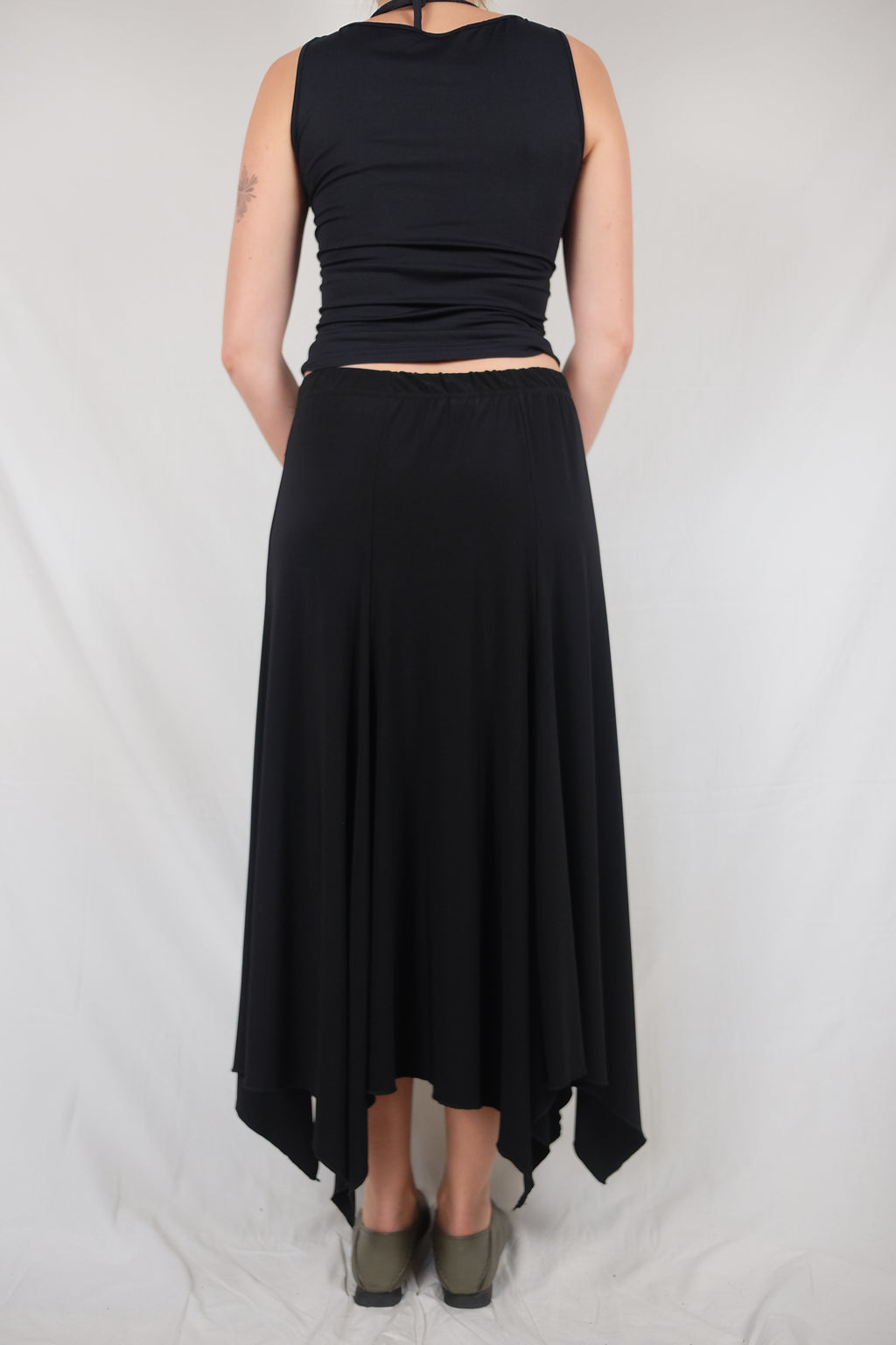 black flowy Must skirt